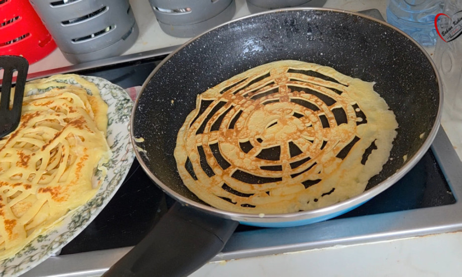 KAKO SE PRAVE ČIPKASTE PALAČINKE Preukusne i slasne! Vaša deca će ih obožavati! (VIDEO)