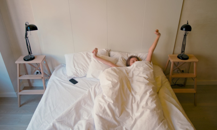 SPAVATE SA JEDNOM NOGOM VAN ĆEBETA? Nauka objašnjava zašto je ovo dobro i poželjno