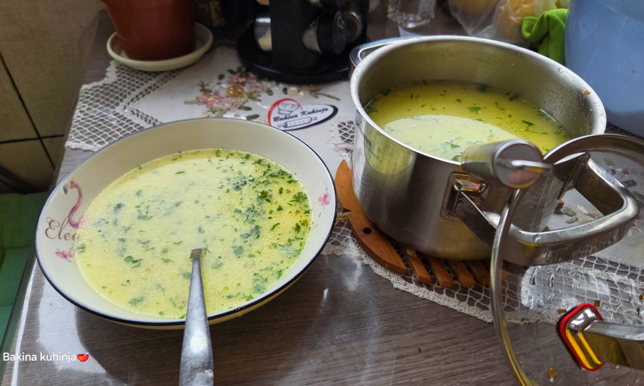 GOTOVA ZA 10 MINUTA Fantastična krem čorba sa sirom i grizom, melem za dušu i stomak! (VIDEO)