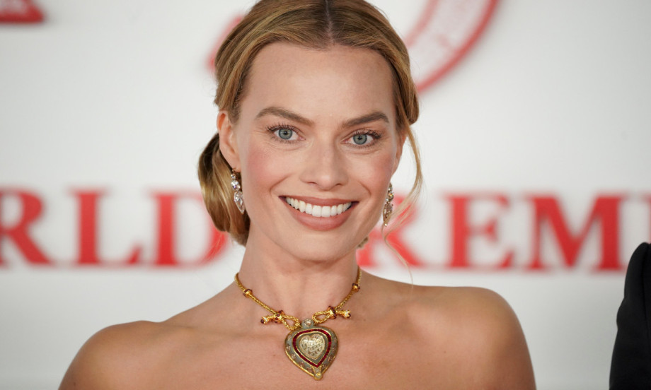 ŽENA KOJA JE ZASENILA HOLIVUD Margo Robi u prelepoj haljini i sa dijamantom Elizabet Tejlor vrednim 8 miliona!