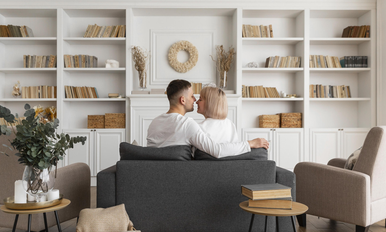 KNJIGE U KUĆI SADA IMAJU NOVU ULOGU Od čitanja do dekoracije, evo kako!