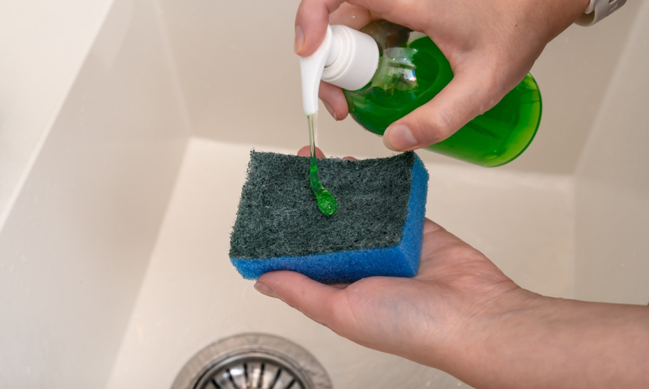 MALO KO ZNA ZA OVO Deterdžent za suđe čisti još 6 stvari u kući kao od šale!