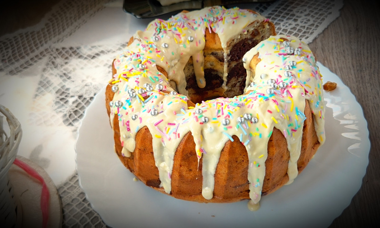 NEODOLJIVA ŠARENA ČAROLIJA Najmekši kolač koji ćete ikada probati (VIDEO)