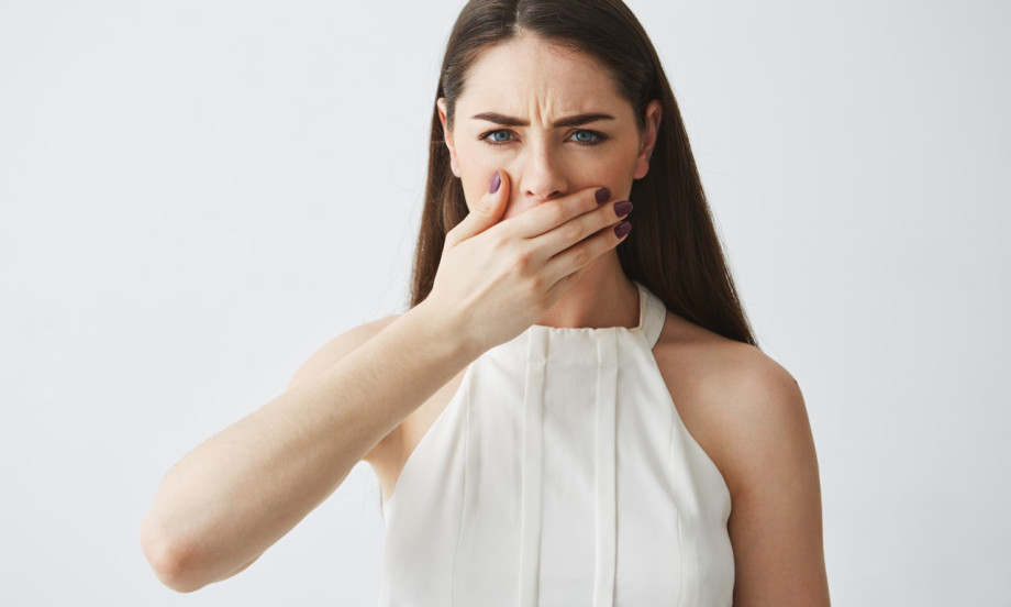 OVO SU 6 NAJČEŠĆIH RAZLOGA ZAŠTO IMATE LOŠ DAH ČAK I POSLE PRANJA ZUBA!