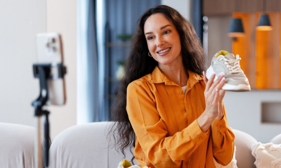 NAJTRAŽENIJI MODEL PATIKA POSLE 25 GODINA OPET U RADNJAMA Znamo šta se nosi i šta će se tek nositi!