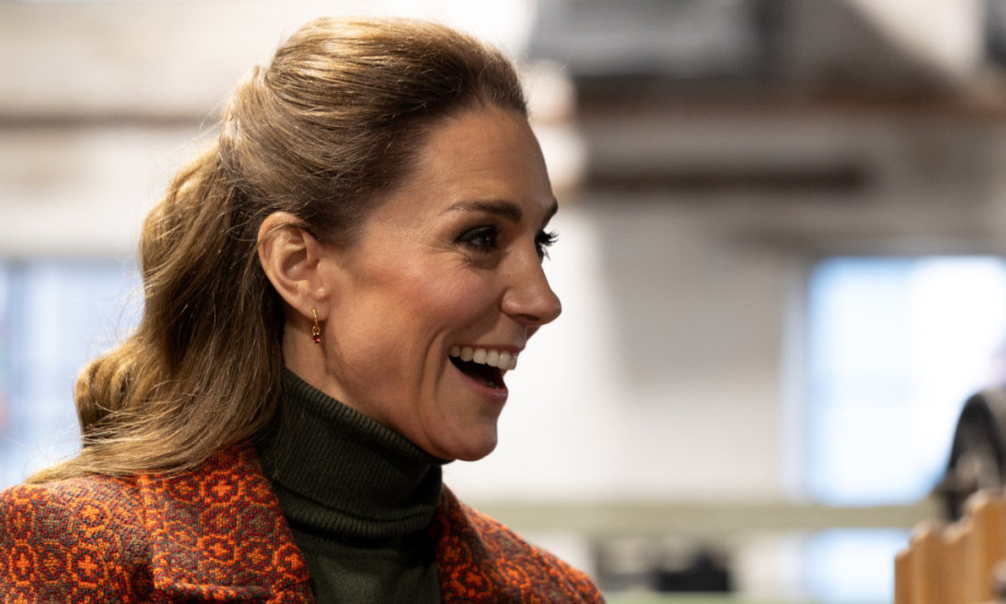 KEJT POKAZALA DA JOJ JE ZANAT U GENIMA Šila farmerke za princa Vilijama! (FOTO)