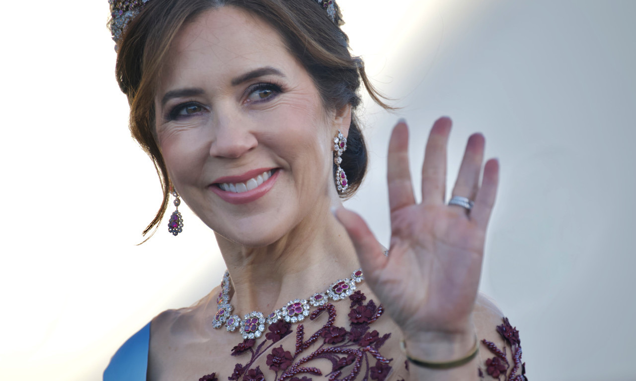 OVO JE NJENA TAJNA Kako kraljica Meri u 54. izgleda tako sveže, bez trunke botoksa i filera (FOTO)