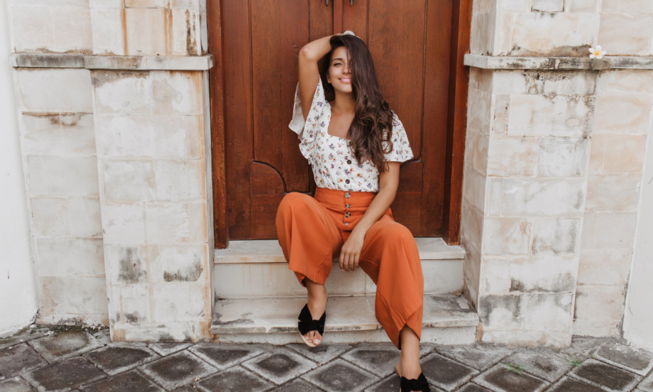 OVE BOHO PANTALONE SU HIT PROLEĆA 2026: Žene ih biraju umesto farmerki!