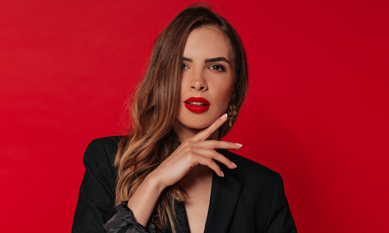 3 CRVENA KARMINA KOJA ĆE VAŠU ŠMINKU PODIĆI DO SAVRŠENSTVA Spremite usne za dan zaljubljenih!