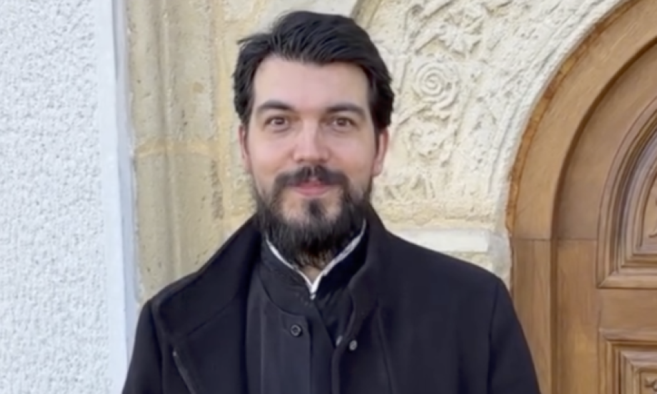 "UPALI SVEĆU, PA SLOBODNO KUPI CVETIĆ, ALI..." Sveštenik Aleksandar poslao jaku poruku za 14. februar! (VIDEO)