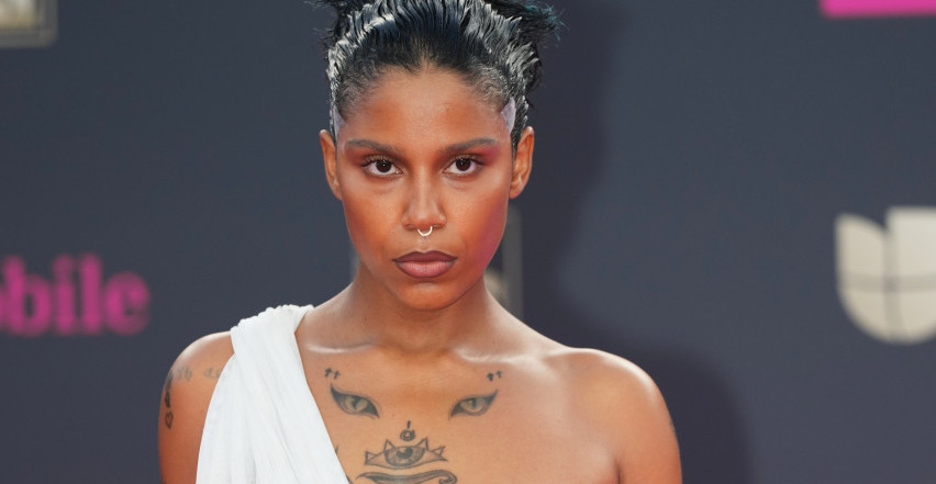 ISPALA JOJ... Pevačica Tokiša došla da crveni tepih i zgrozila javnost - da li je ovo moda?