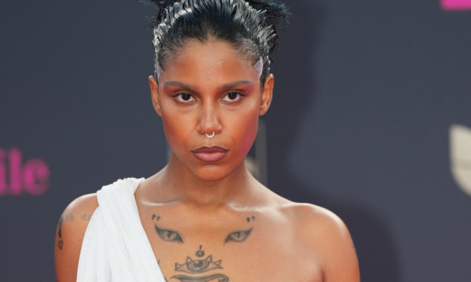 ISPALA JOJ... Pevačica Tokiša došla da crveni tepih i zgrozila javnost - da li je ovo moda?