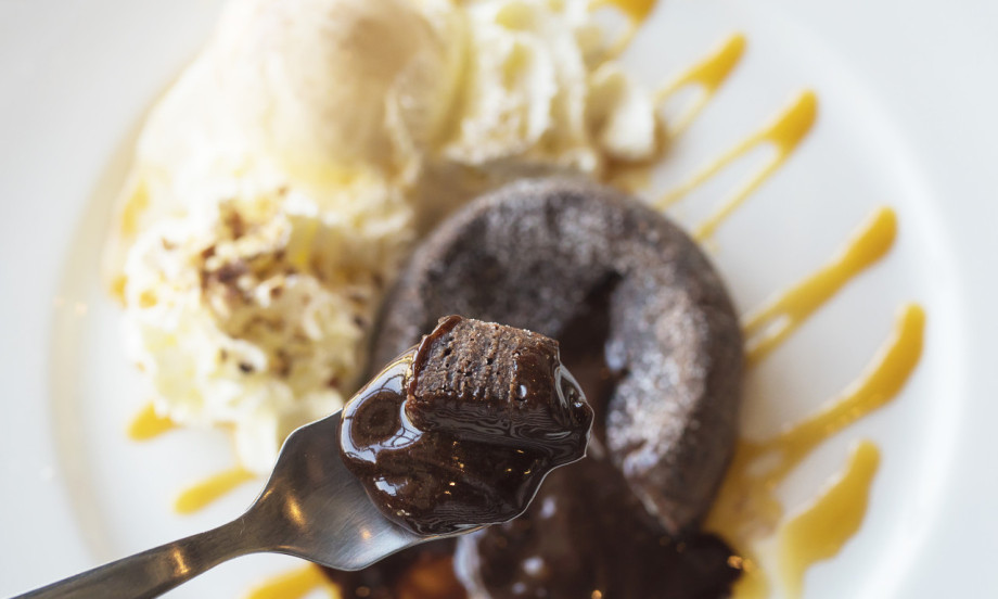 ČOKOLADNI VULKAN KOJI OSVAJA Napravite lava kolač za samo 7 minuta!