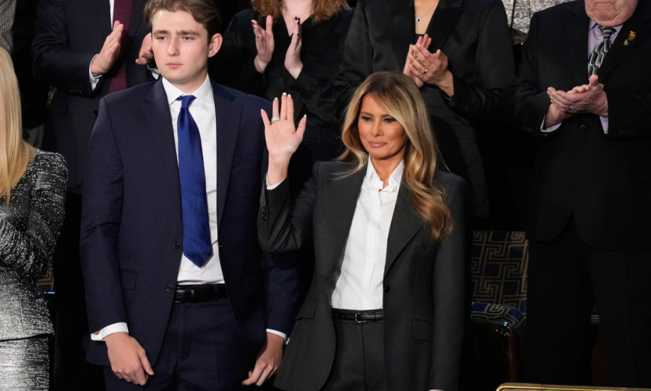 MELANIJA OPET PO SVOM I KRŠI PRAVILA U Dolce & Gabbana odelu poslala jasnu poruku