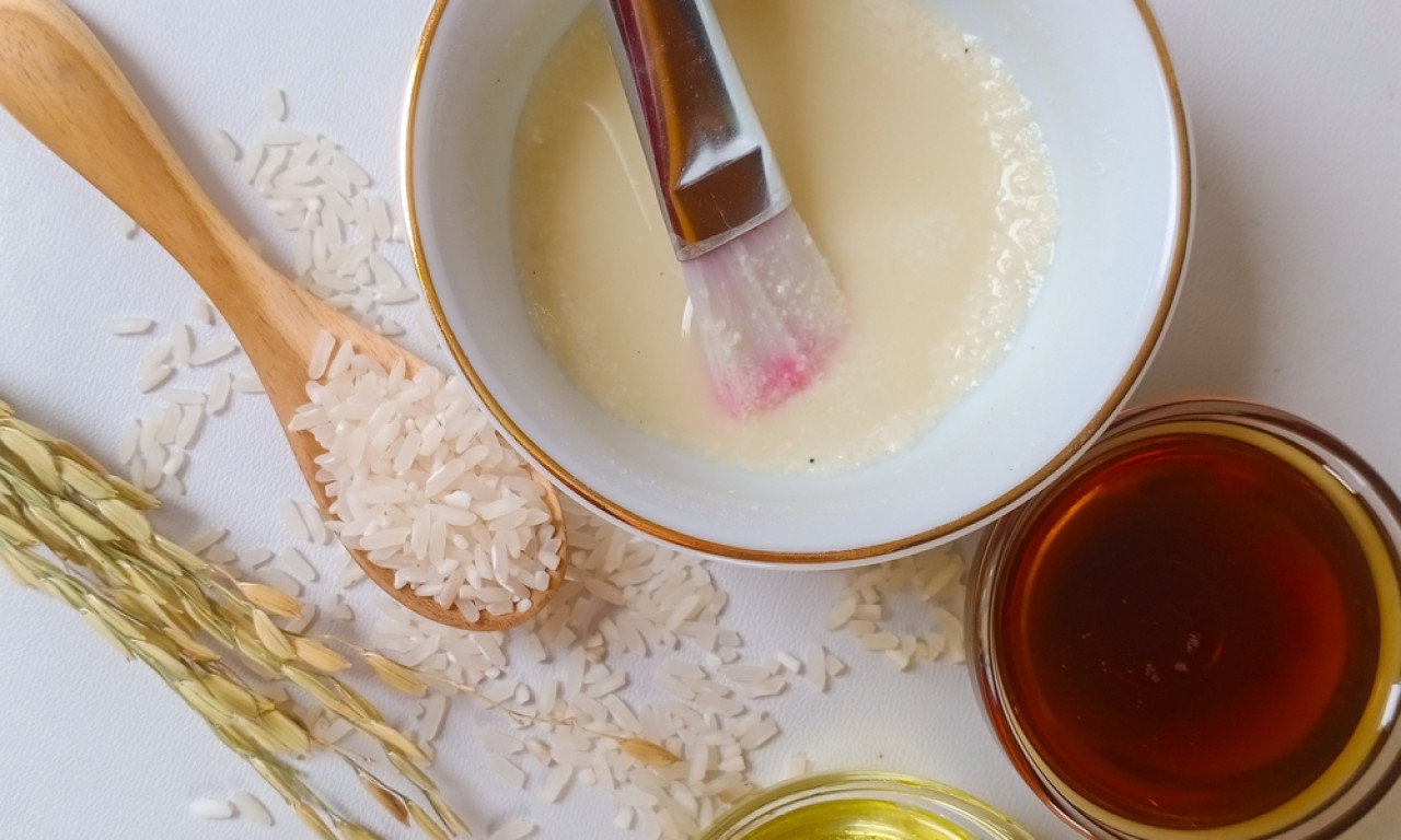 MASKA ZA LICE OD PIRINČA PO JAPANSKOM RECEPTU Briše fleke i bore, koristi se samo jednom nedeljno (DOMAĆI RECEPT)
