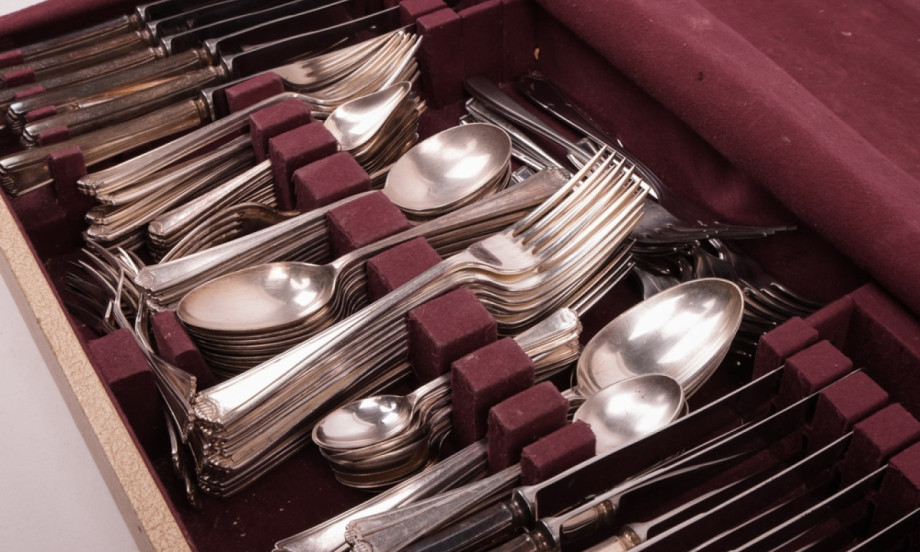 ZAŠTO SE NA PRIBORU ZA JELO POJAVLJUJE RĐA POSLE MAŠINE? Evo kako da je uklonite