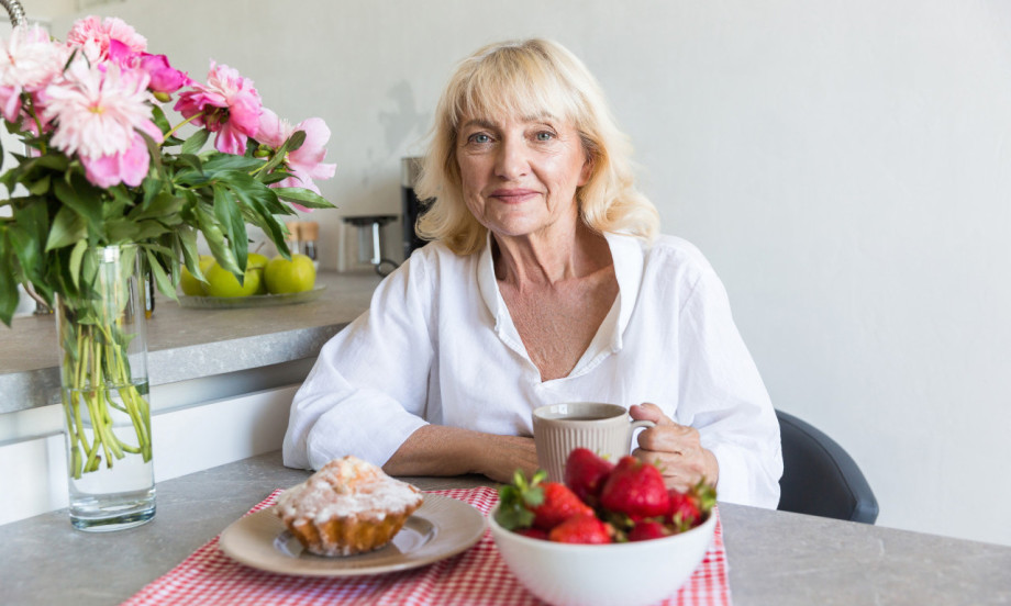 6 NAMIRNICA KOJE SVAKA ŽENA PREKO 60 TREBA DA JEDE Za mozak, srce i creva u top formi