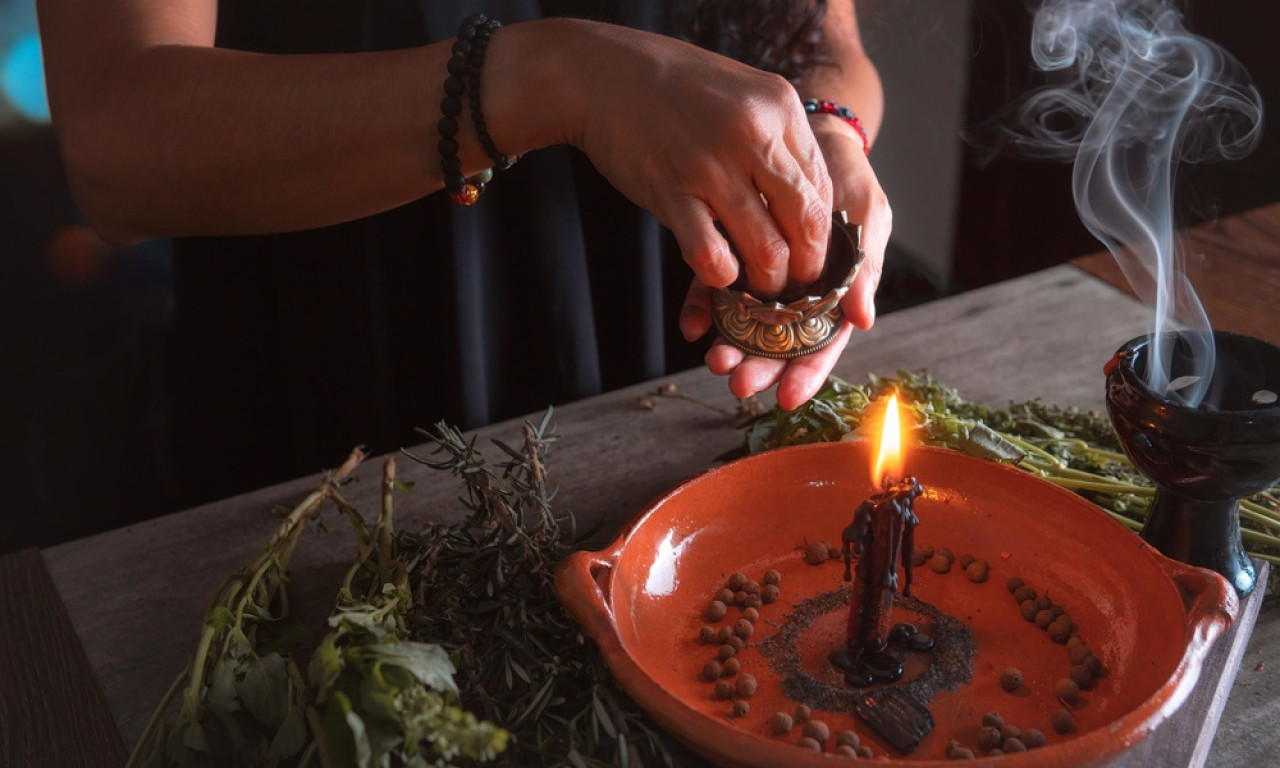KAKO SE SKIDA KLETVA 5 narodnih načina koje ljudi i danas koriste
