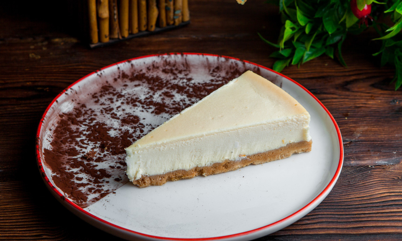 NAPRAVITE BISKOF ČIZKEJK ZA 25 MINUTA Desert koji uspeva svima