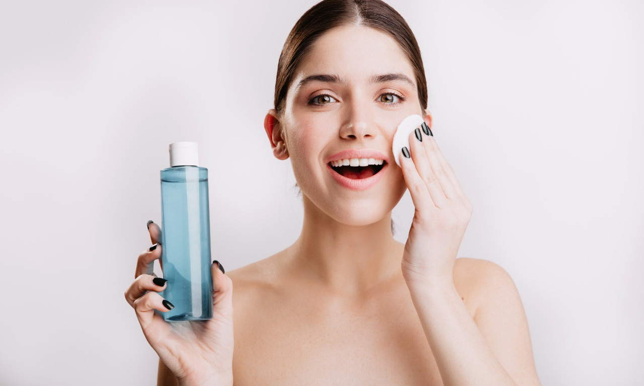 DA LI JE MICELARNA VODA I DALJE DOBAR IZBOR? Evo šta stručnjaci savetuju