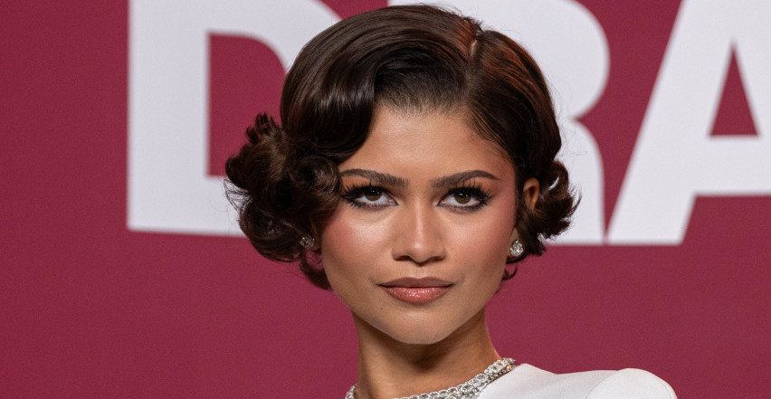 ZENDAJA U BELOM ZALUDELA PARIZ Pogledajte dobro, jedan detalj otkriva da li se zaista venčala? (FOTO)