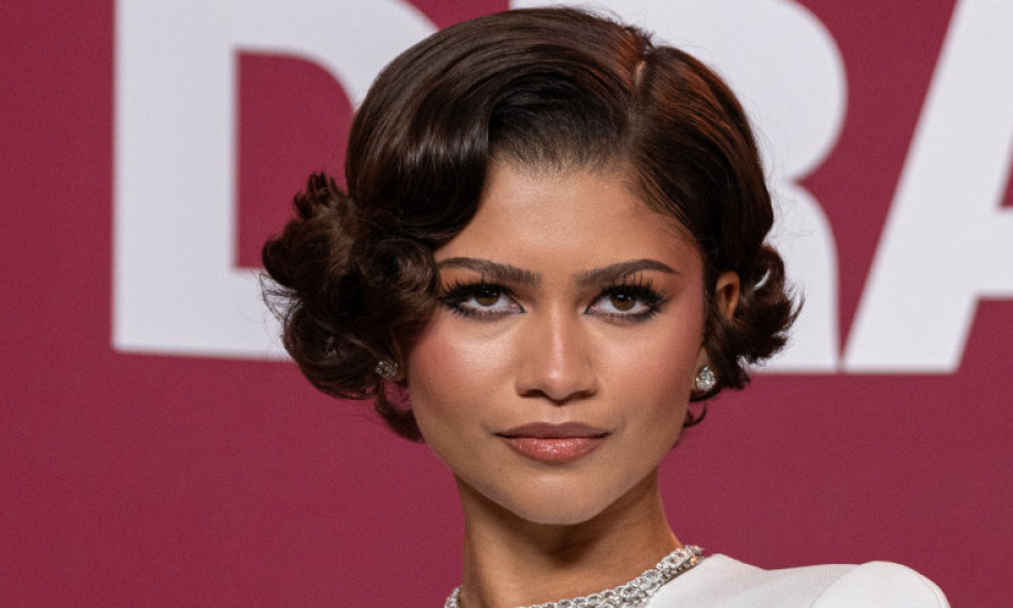 ZENDAJA U BELOM ZALUDELA PARIZ Pogledajte dobro, jedan detalj otkriva da li se zaista venčala? (FOTO)