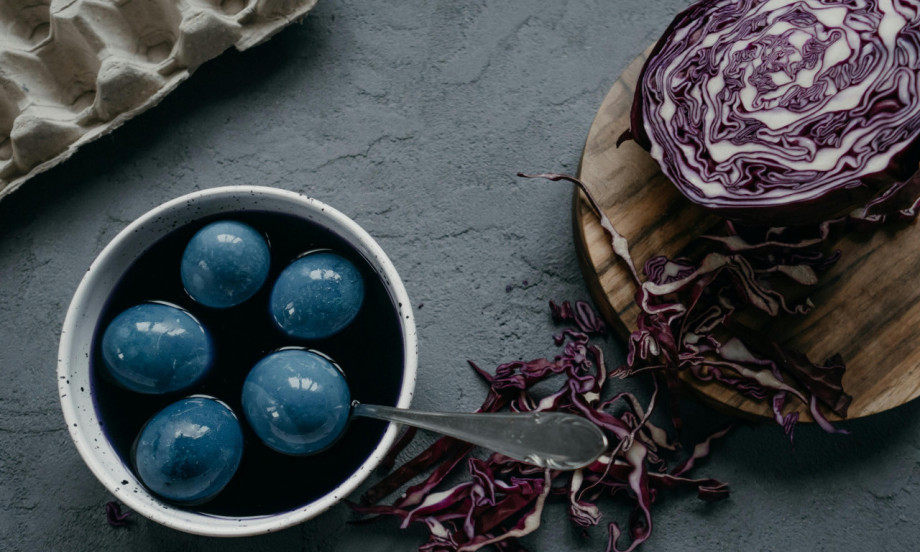 PRIRODNA BOJA ZA JAJA KOJA ODUŠEVLJAVA Evo kako da dobijete tirkiznu nijansu vrlo lako
