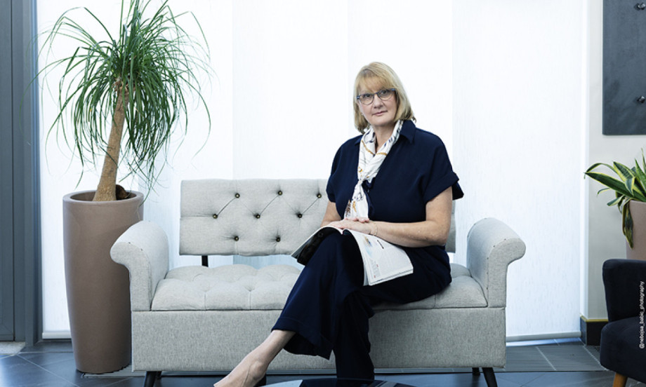 VELIKI HUMANI GEST Doktorka besplatno uklanja ožiljak ženama koje su pobedile rak dojke (VIDEO)