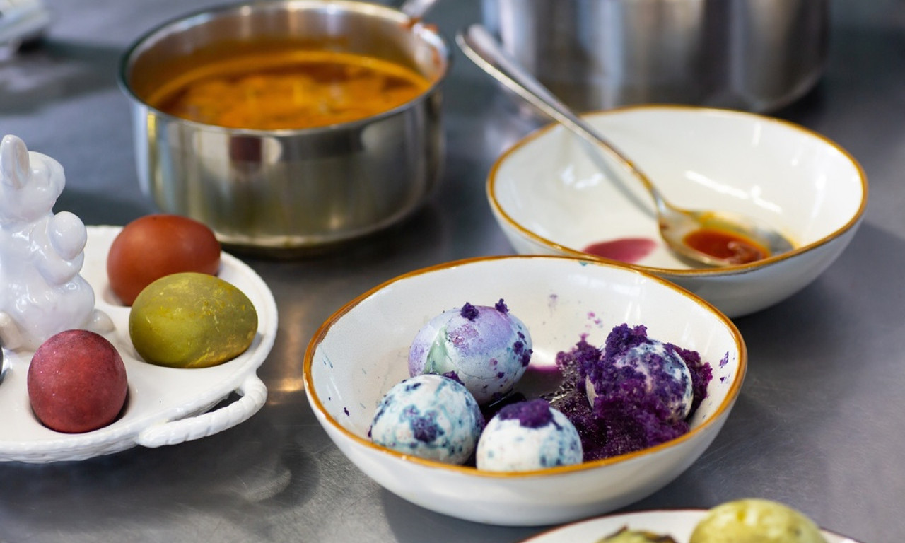 TRIK ZA USKRS SA GUMICAMA KOJI JE HIT: Ovako dobijate šarena jaja sa šarama bez muke! (DIY SAVETI)