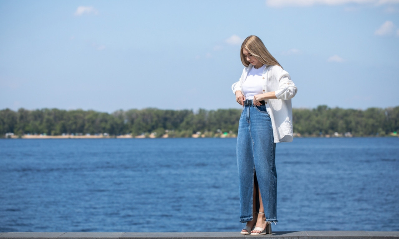 KOPAJTE PO ORMARAMA! Ova suknja iz 2000-ih opet je hit - sigurno je imate!