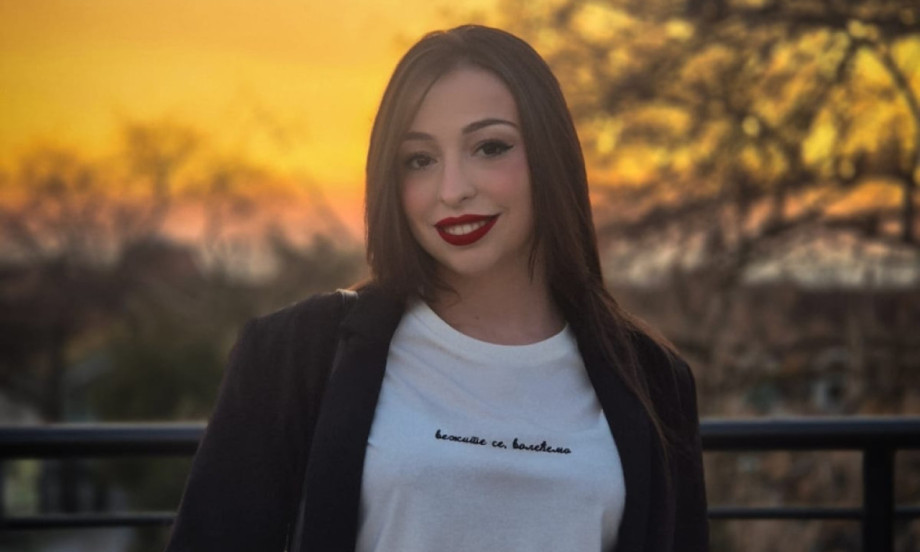 JOVANA SIMIĆ: LJUBAV NA STROGOM POSTU Zašto su nam mrvice pažnje tako ukusne?