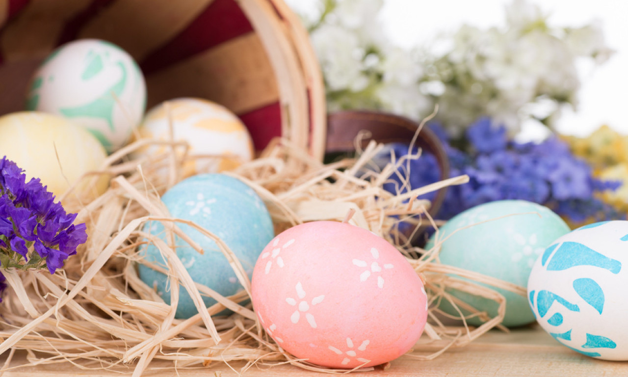 JAJA OD RAFIJE Napravite preslatku dekoraciju sa čokoladicama! (DIY)