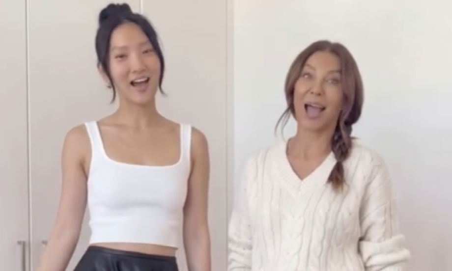 NEMA VIŠE DILEME! Dve dame otkrivaju koje cipele idu uz koju suknju (VIDEO)