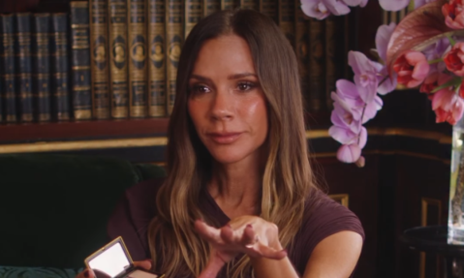 DANAS PUNI 52, A IZGLEDA KAO DEVOJČICA Viktorija Bekam ne stari, ovo je njena tajna (VIDEO)