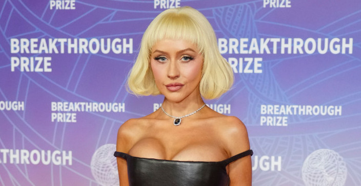 SVE JE PRŠTALO OD SEKSEPILA Kristina Agilera u korsetu i brutalnim štiklama zapalila crveni tepih! (FOTO)