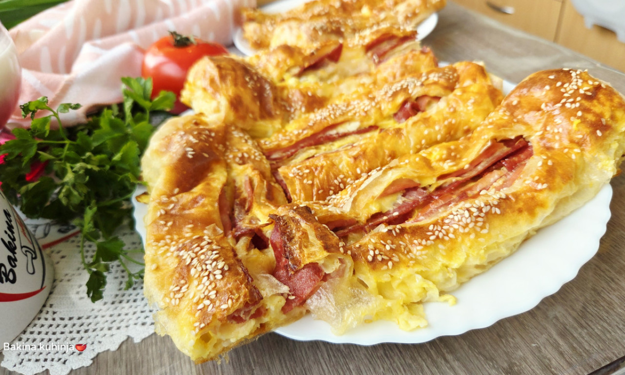 GURMANLUK KOJI SE PAMTI Pita sa šunkom i sirom neodoljivo dobra! (VIDEO)