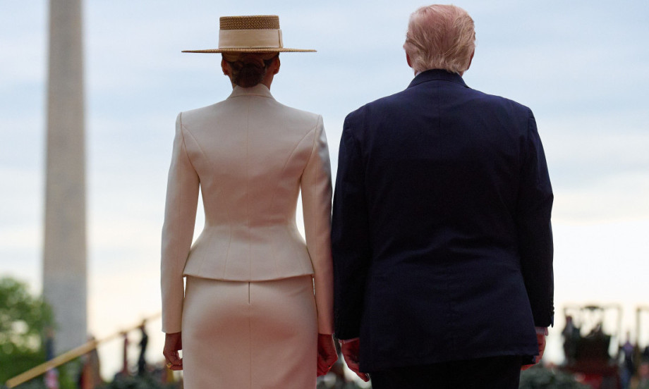 DODIRNI ME MAKAR SLUČAJNO - FOTKA IZ BELE KUĆE O KOJOJ SE PRIČA Zašto Melanija izbegava dodir sa Trampom u javnosti?