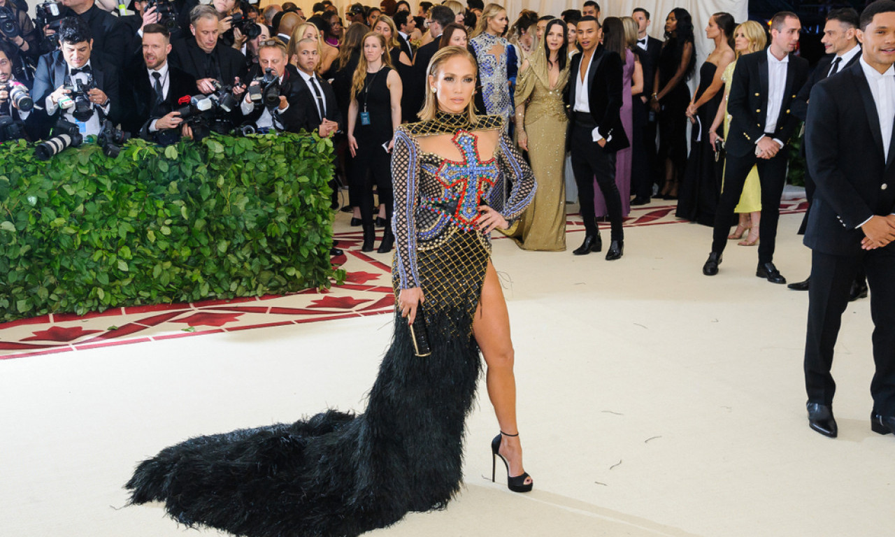 MET GALA BEZ TELEFONA I BELOG LUKA Stroga pravila ulaska o kojima svi pričaju!