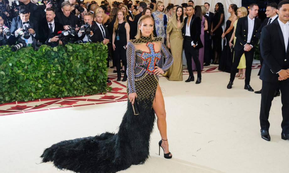 MET GALA BEZ TELEFONA I BELOG LUKA Stroga pravila ulaska o kojima svi pričaju!