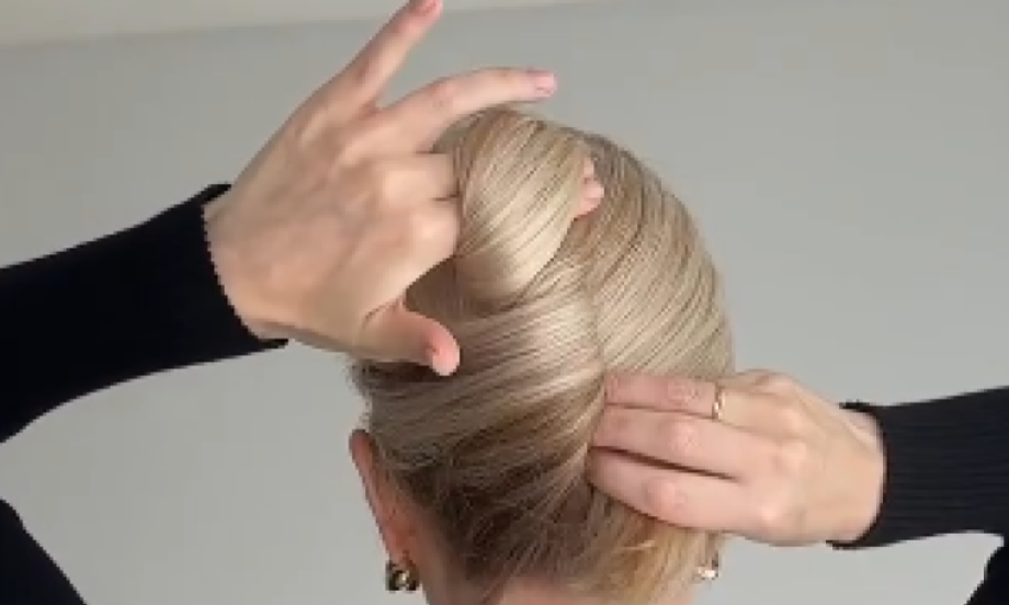 FRANCUSKI ČVOR KOJI UVEK IZGLEDA SKUPO Elegantna frizura za svaki dan – pravi se lakše nego što mislite (DIY VIDEO)