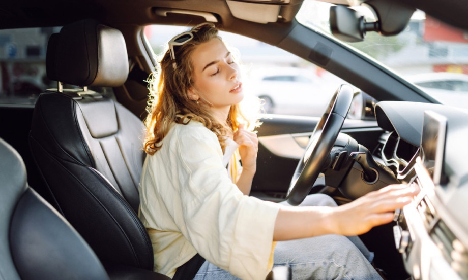 OVAKO ĆETE RASHLADITI AUTO ZA PAR MINUTA Stručnjaci otkrili 5 jednostavnih trikova