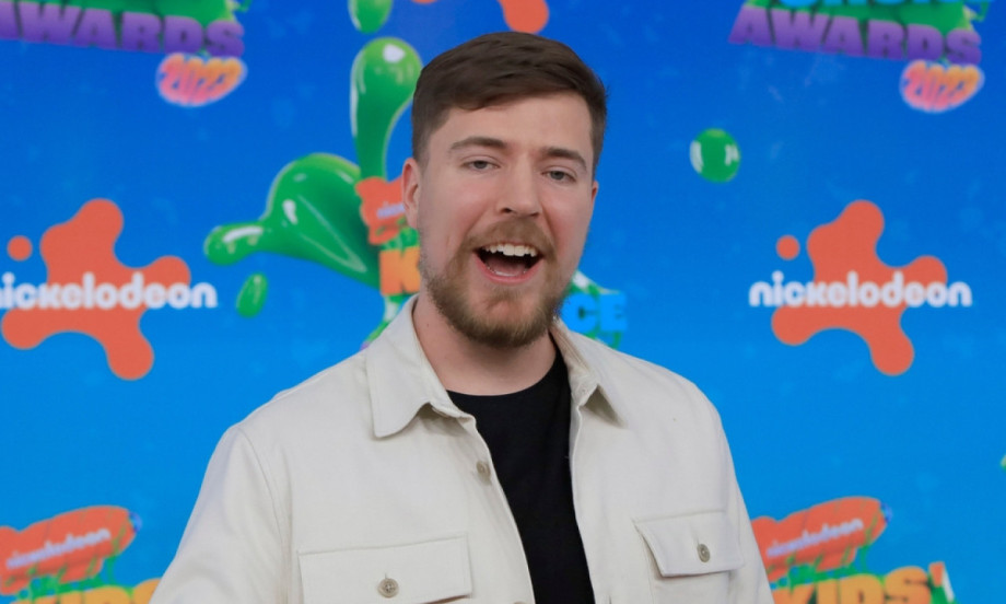 NAJPOZNATIJI JUTJUBER NA SVETU STAO NA LUDI KAMEN MrBeast se oženio na privatnom ostrvu, svadba trajala sedam dana
