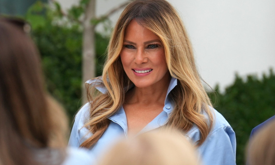 MELANIJA TRAMP SE VRATILA U VELIKOM STILU Posle mesec dana pojavila se u kombinaciji koja je ono što se traži! (FOTO)