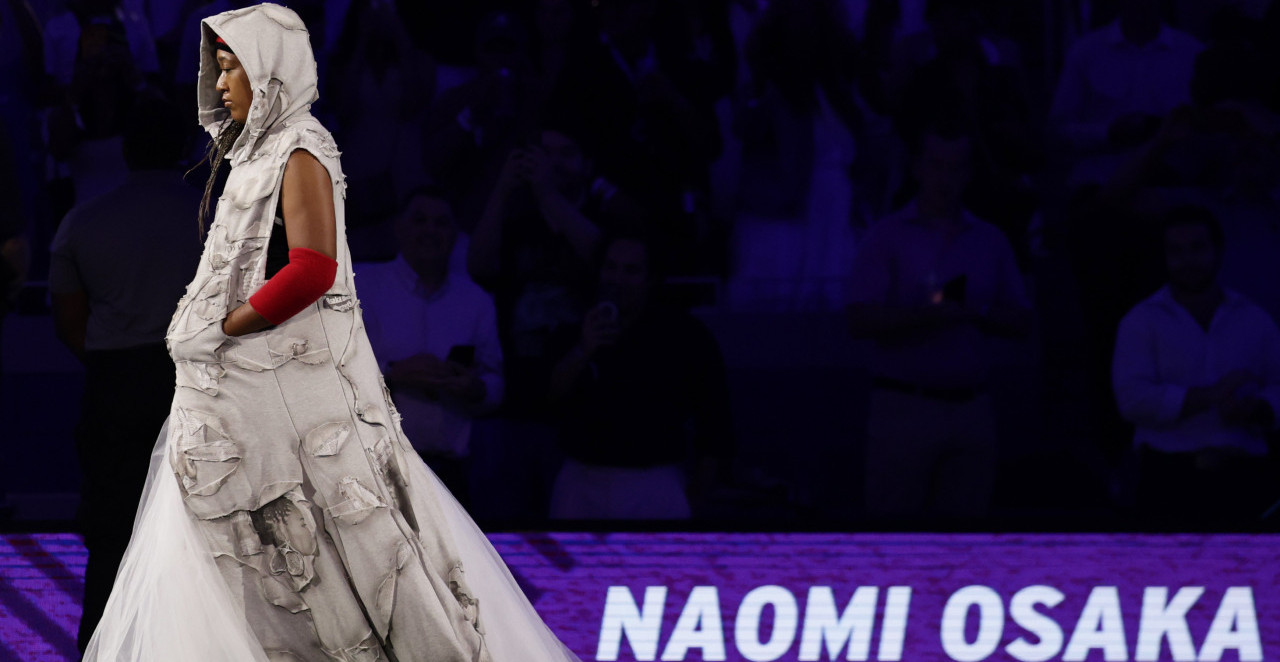 NAOMI OSAKA IZAŠLA NA TEREN I SVI SU GLEDALI U NJU Neobičnim stajlingom odala počast NBA legendi (FOTO)