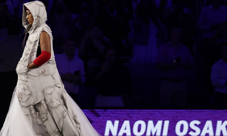 NAOMI OSAKA IZAŠLA NA TEREN I SVI SU GLEDALI U NJU Neobičnim stajlingom odala počast NBA legendi (FOTO)