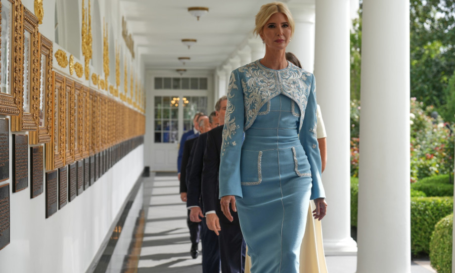 IVANKA TRAMP ZABLISTALA U PLAVOM Njena haljina krije vezu sa Rijanom (FOTO)