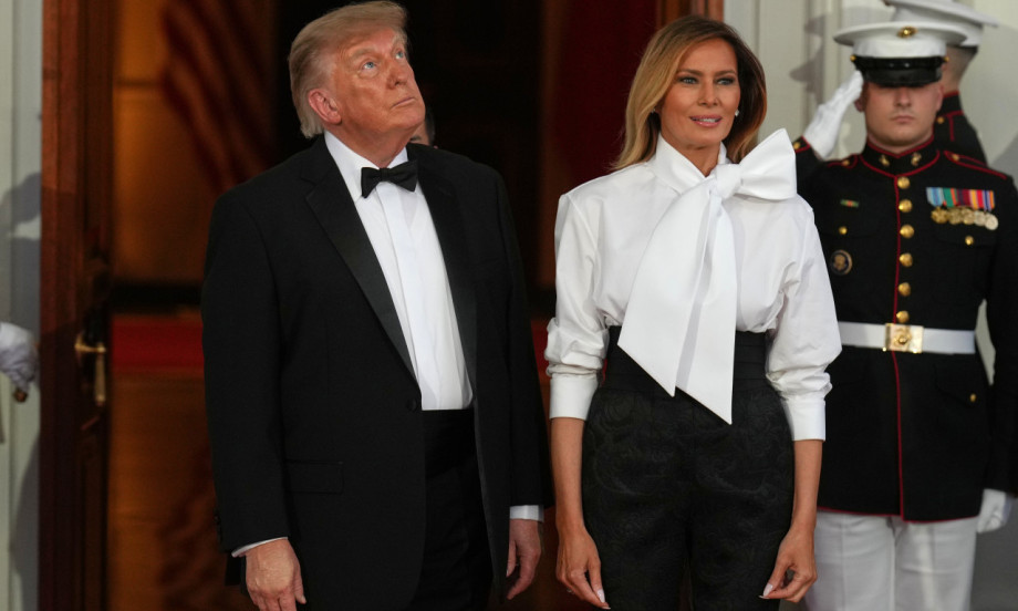 „DAJ JEDNU KISELU“: Melaniju Tramp ismevaju da izgleda kao konobarica, a kombinacija košta čitavo bogatstvo